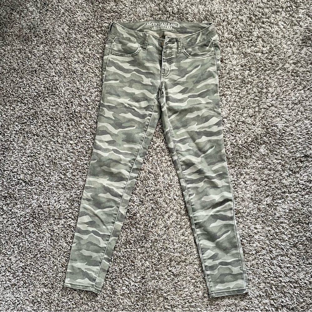 American Eagle Stretch Jeggings Camo print size 4